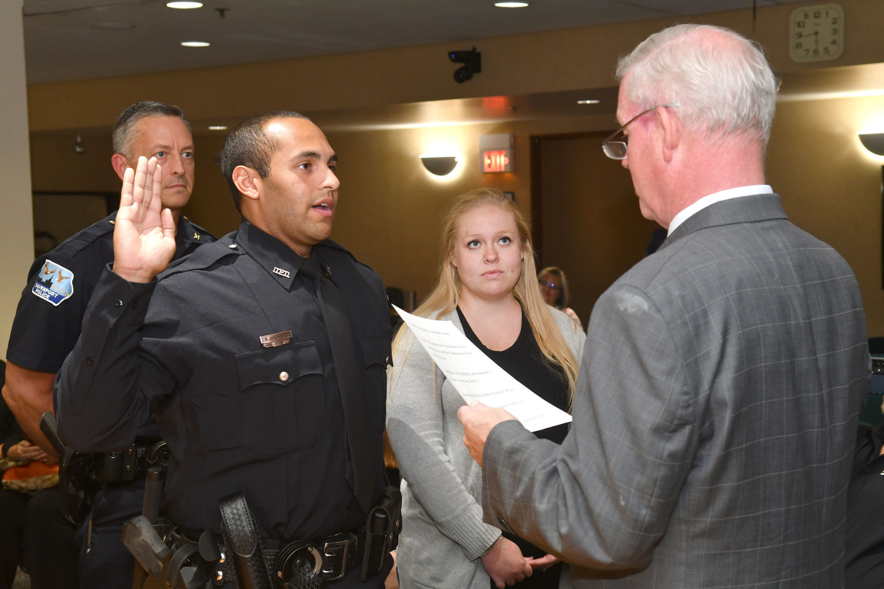 090921-qc-nws-officers-018